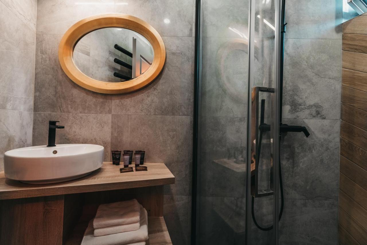 Room42 - Suites & Apartments เอสแตร์กอม ภายนอก รูปภาพ