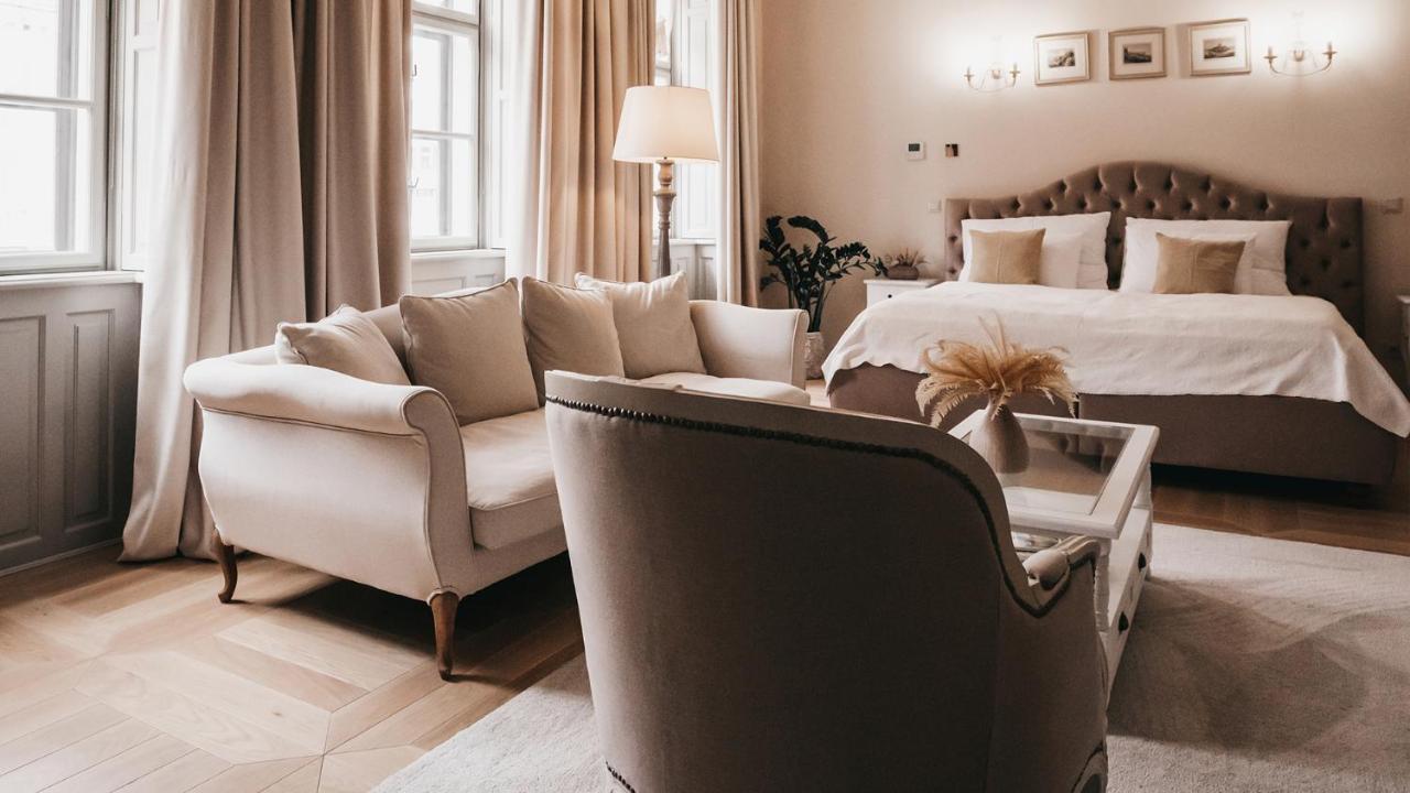 Room42 - Suites & Apartments เอสแตร์กอม ภายนอก รูปภาพ