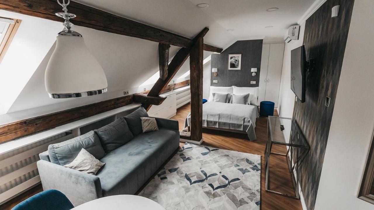 Room42 - Suites & Apartments เอสแตร์กอม ภายนอก รูปภาพ