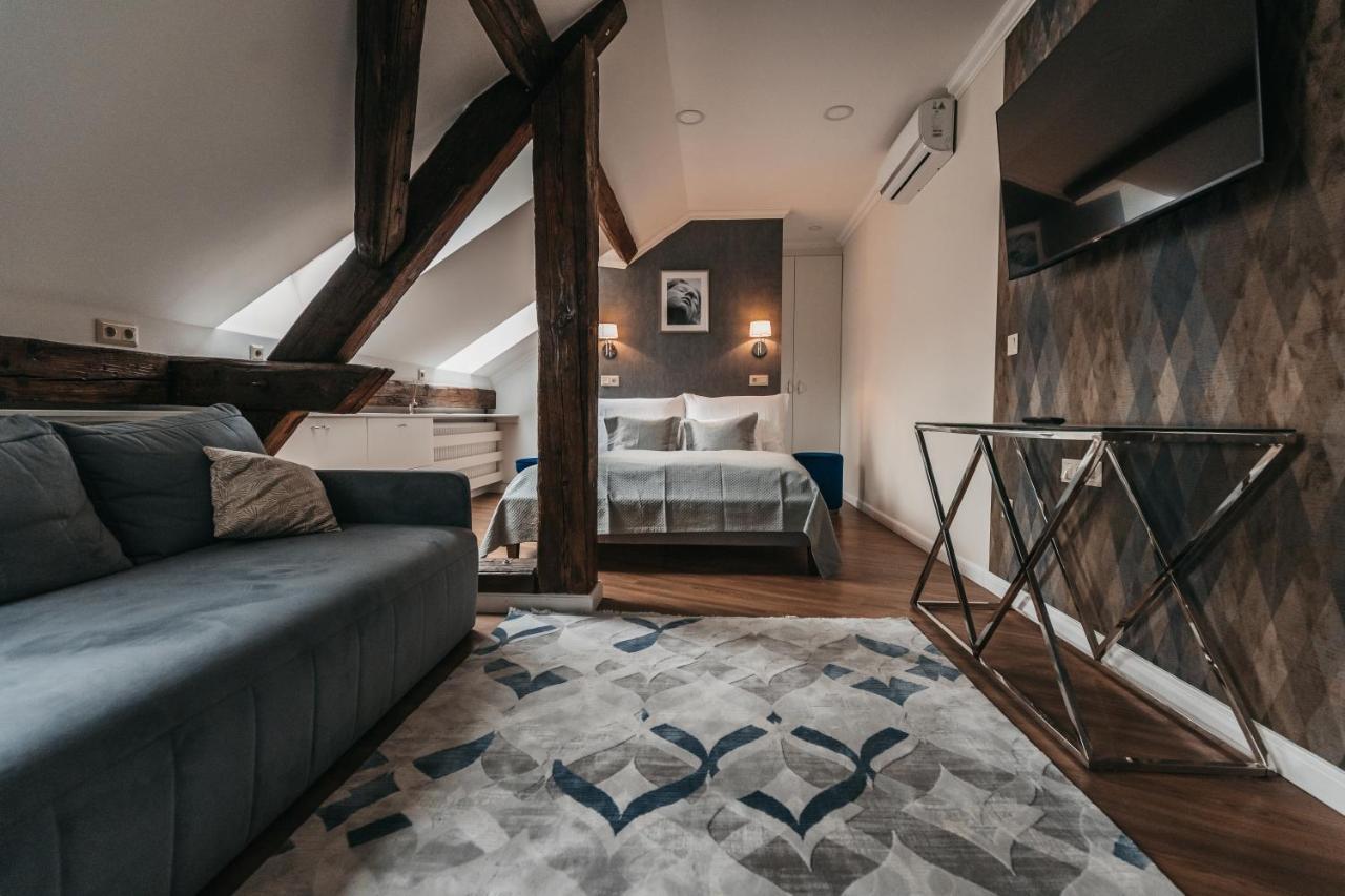 Room42 - Suites & Apartments เอสแตร์กอม ภายนอก รูปภาพ